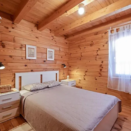 3 Bedroom Lovely In Kod Sibenika Dubrava (Sibenik-Knin)